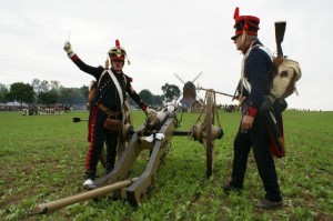 Bild 10 D - Auch die Artillerie feuert Salve auf Salve! 