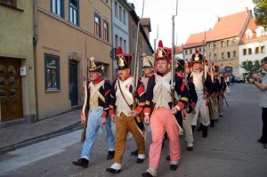 Bild 2 - Entschlossen geht es zum Markplatz 