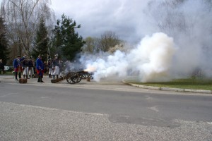 Bild 1 - Eröffnungssalve durch die Preußische Letschiner Artillerie 