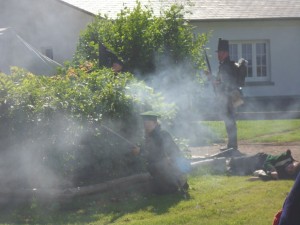 Bild 8 - Die Männer der KGL in ihrer Deckung 