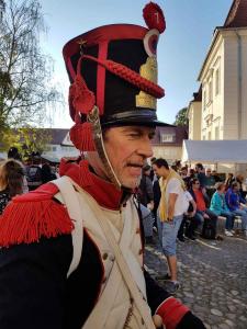 Bild 16 - Grenadier Jean Francois zeigt...