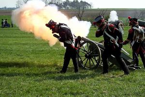 Bild 19 - Unsere Artillerie eröffnet den Tanz.