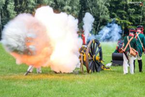 Bild 12 - Die verbündete Armee eröffnet das Feuer.