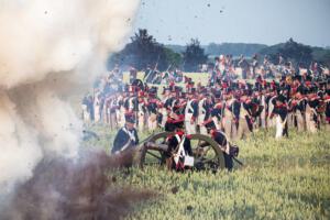 Bild 34 - Auch bei uns schlagen nun Kanonenkugeln ein.