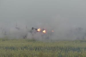 Bild 52 - Salve auf Salve folgt.