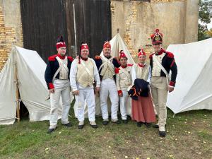 Bild 02 - Fertig. Nun wollen wir uns im Ort umschauen.