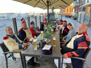 Bild 28 - Erfrischung nach der Schlacht.