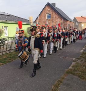 Bild 05 - Der Feind droht über die Elbe überzusetzen. Unser Peloton marschiert sofort