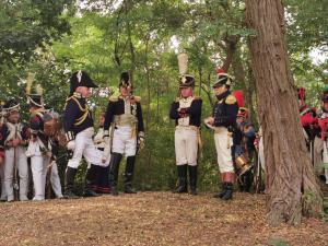 Bild 08 - Die Offiziere halten noch Ausschau.