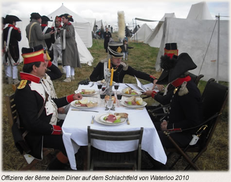 Offiziere der 8eme beim Diner auf dem Schlachtfeld von Waterloo 2010