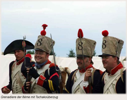 Grenadiere der 8ème mit Tschakoüberzug