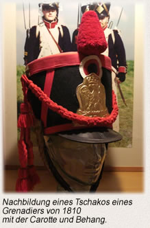 Nachbildung eines Tschakos eines Grenadiers von 1810 mit der Carotte und Behang.
